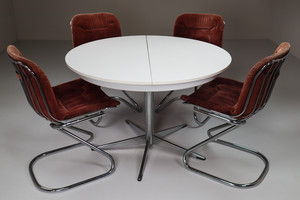 Mid century modern Round extending Dining table with 4 chairs with mohair fabric Italy 1960s Mid-20th century