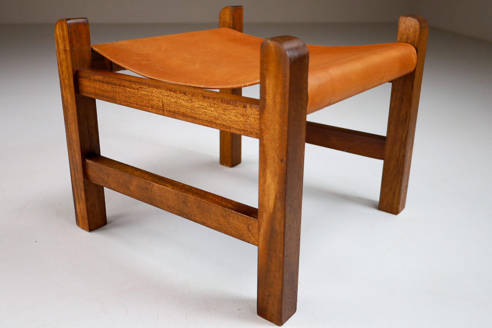 Mid century modern Safari Footrest / stool in Teak and leather, France 1960s Mid-20th century