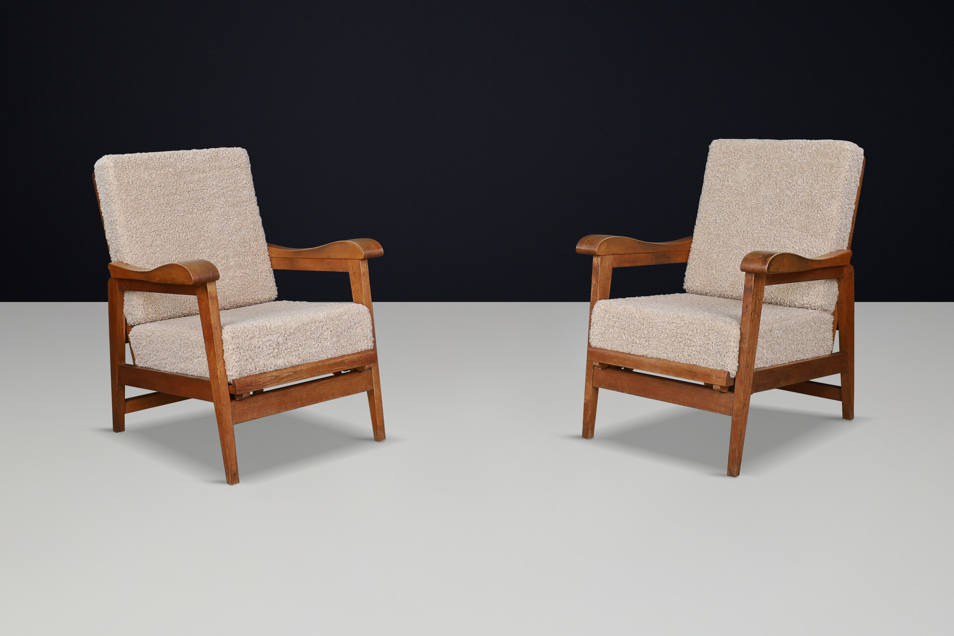 Mid century modern Sculptural adjustable lounge Chairs in oak and teddy upholstery, France 1940s Mid-20th century