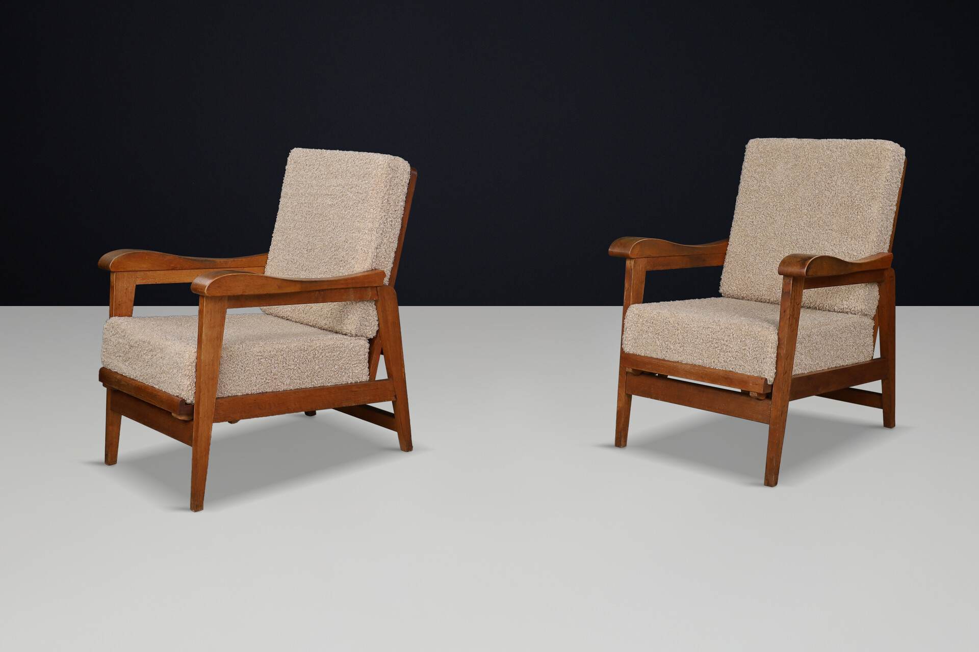 Mid century modern Sculptural adjustable lounge Chairs in oak and teddy upholstery, France 1940s Mid-20th century