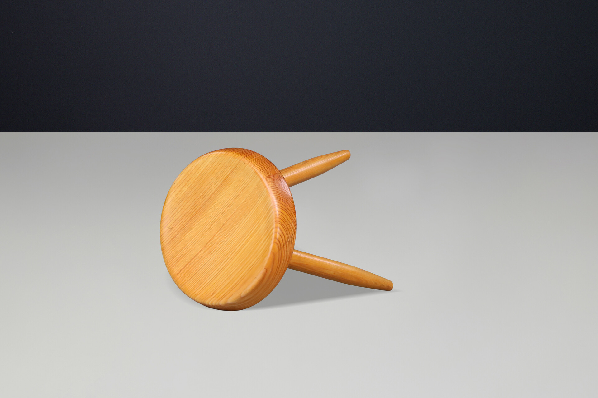 Mid century modern Sculptural Ash Stool in the Style of Charlotte Perriand “Berger”, France 1970s Late-20th century