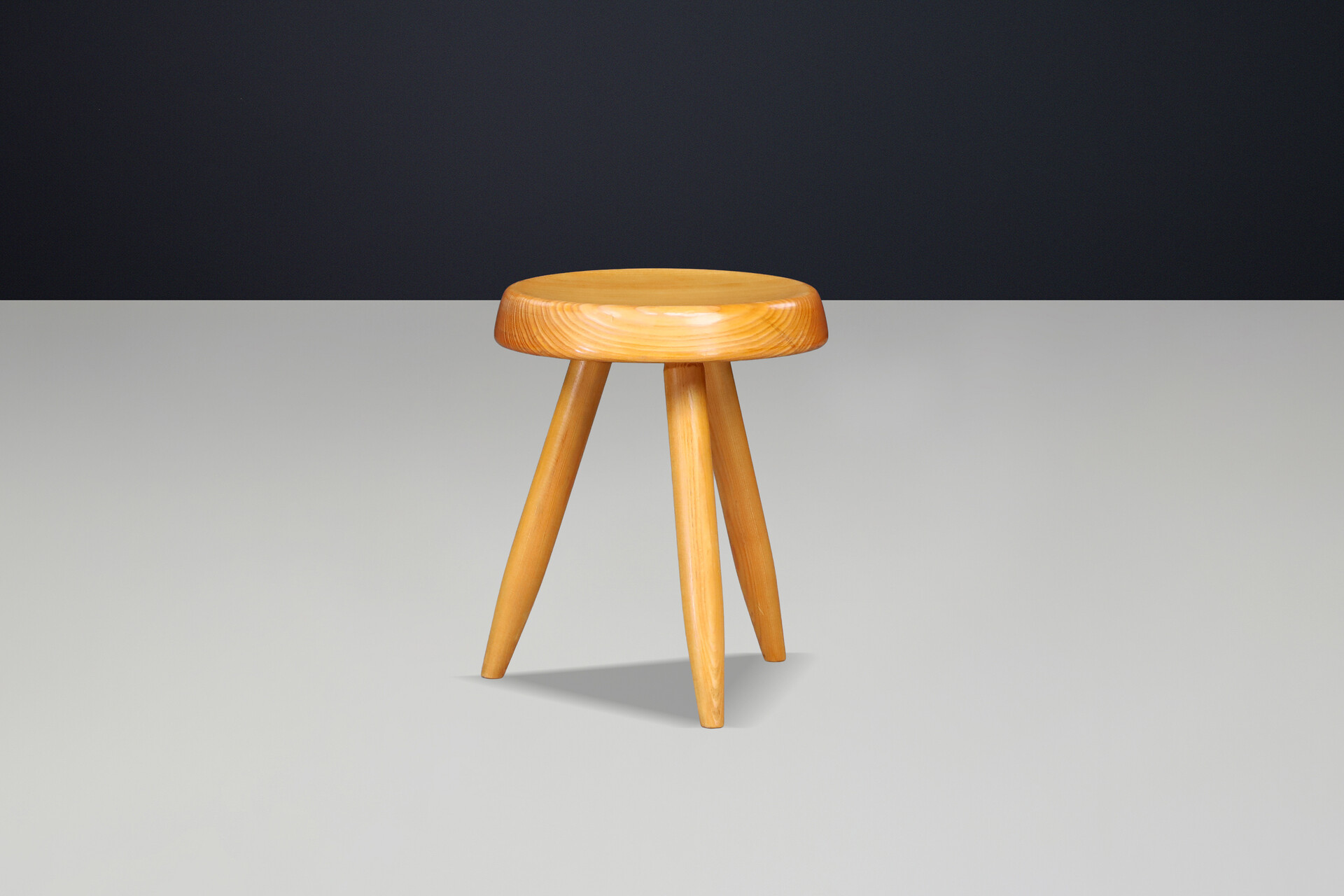 Mid century modern Sculptural Ash Stool in the Style of Charlotte Perriand “Berger”, France 1970s Late-20th century