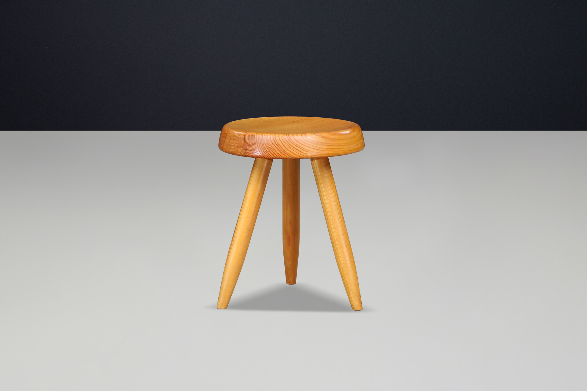 Mid century modern Sculptural Ash Stool in the Style of Charlotte Perriand “Berger”, France 1970s Late-20th century