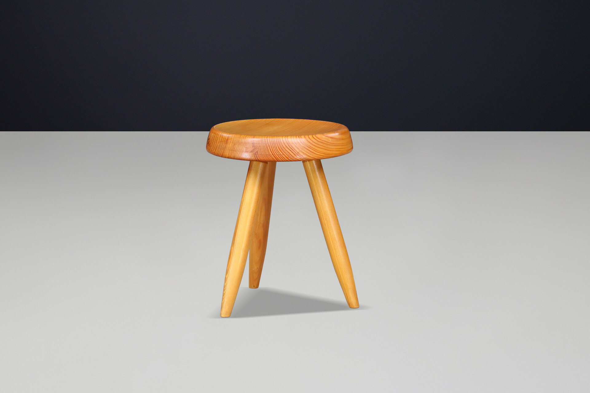 Mid century modern Sculptural Ash Stool in the Style of Charlotte Perriand “Berger”, France 1970s Late-20th century