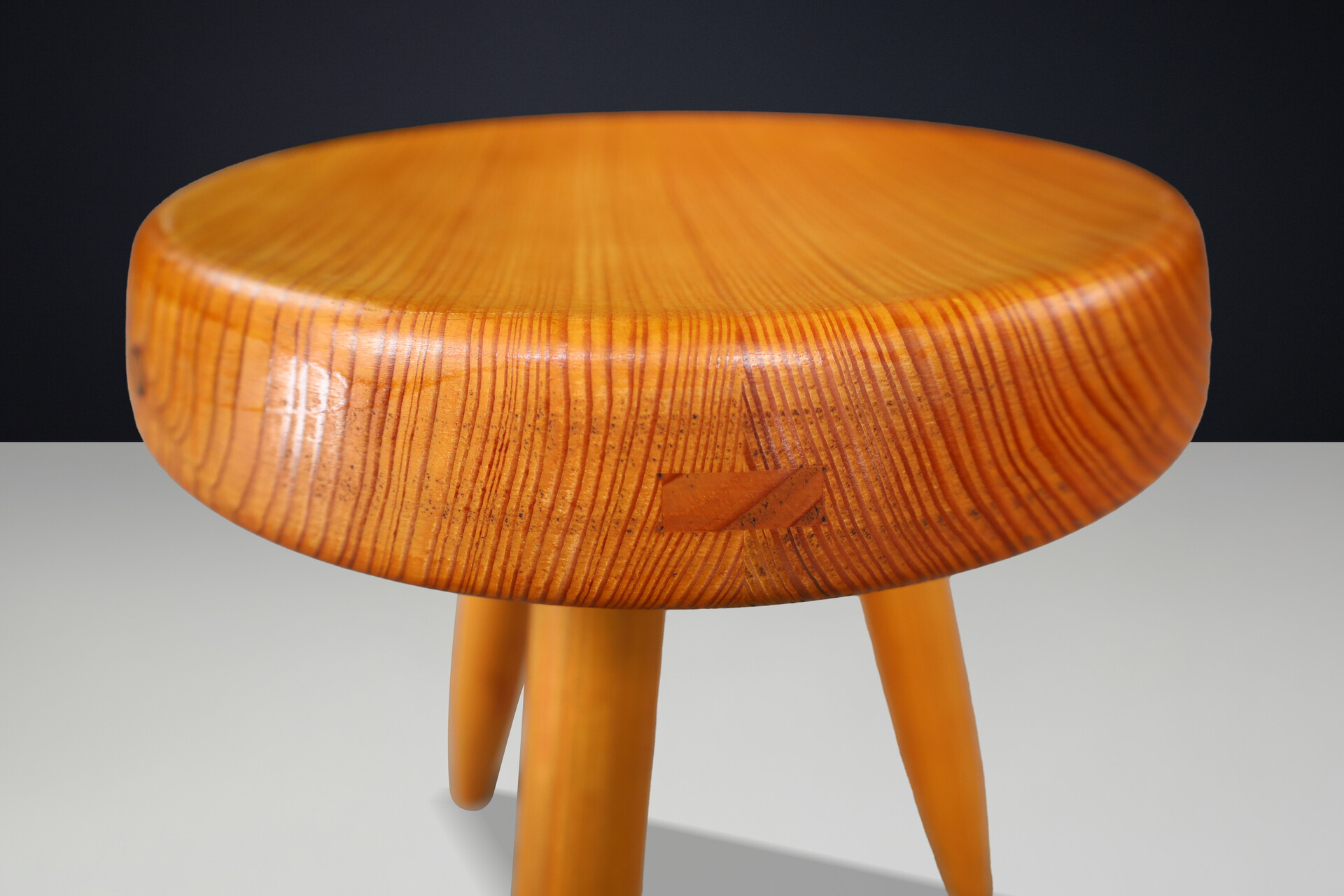 Mid century modern Sculptural Ash Stool in the Style of Charlotte Perriand “Berger”, France 1970s Late-20th century