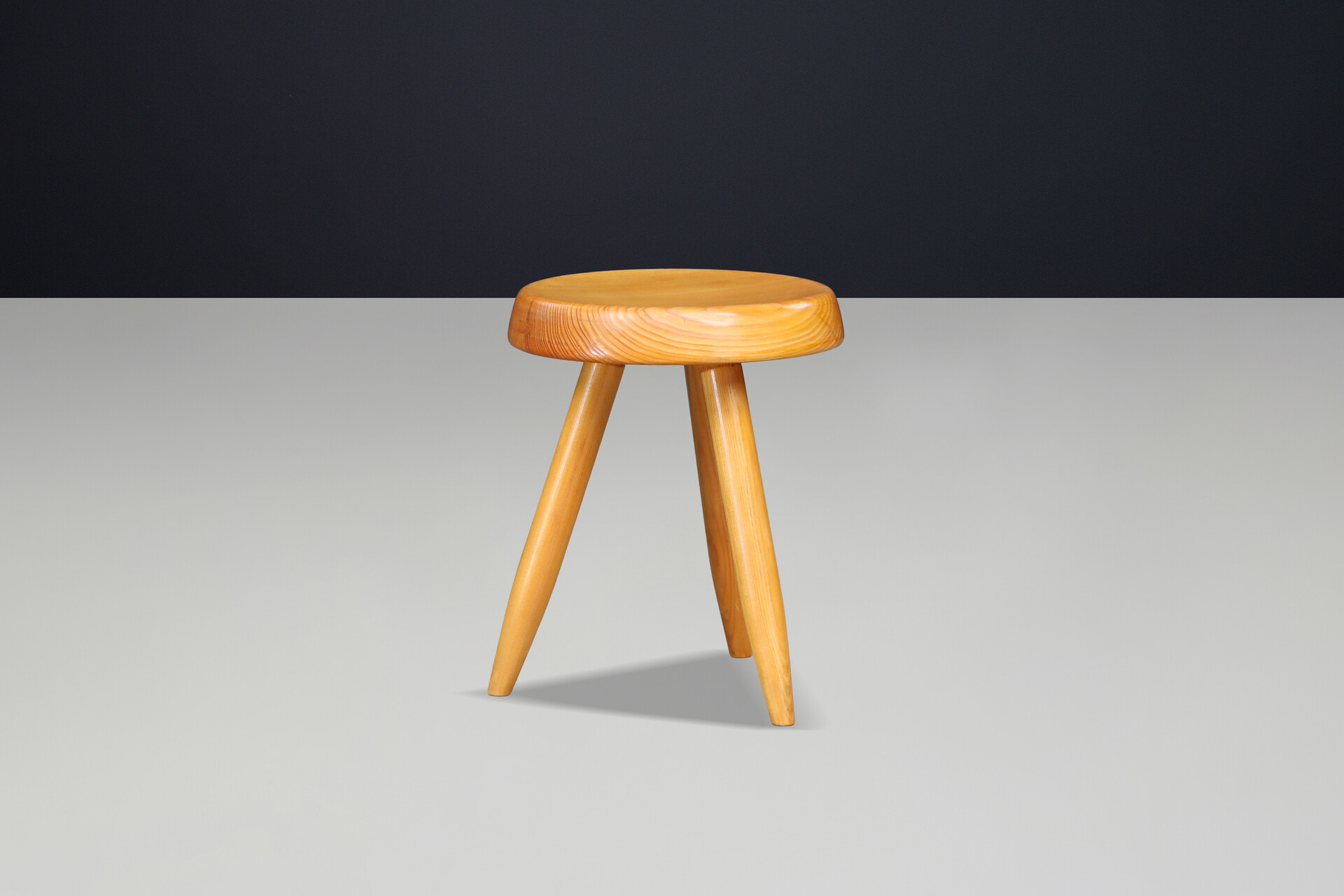 Mid century modern Sculptural Ash Stool in the Style of Charlotte Perriand “Berger”, France 1970s Late-20th century
