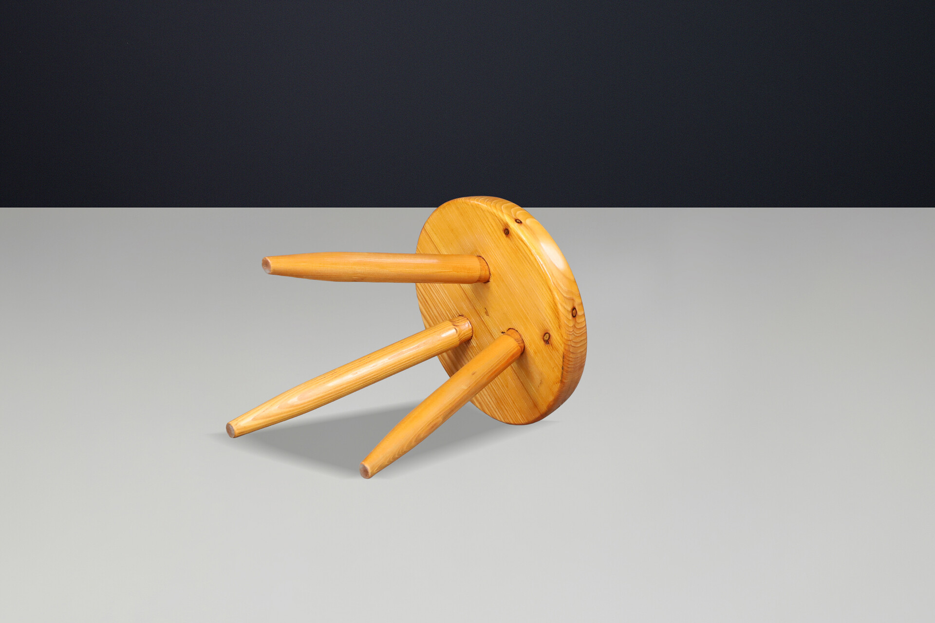 Mid century modern Sculptural Ash Stool in the Style of Charlotte Perriand “Berger”, France 1970s Late-20th century