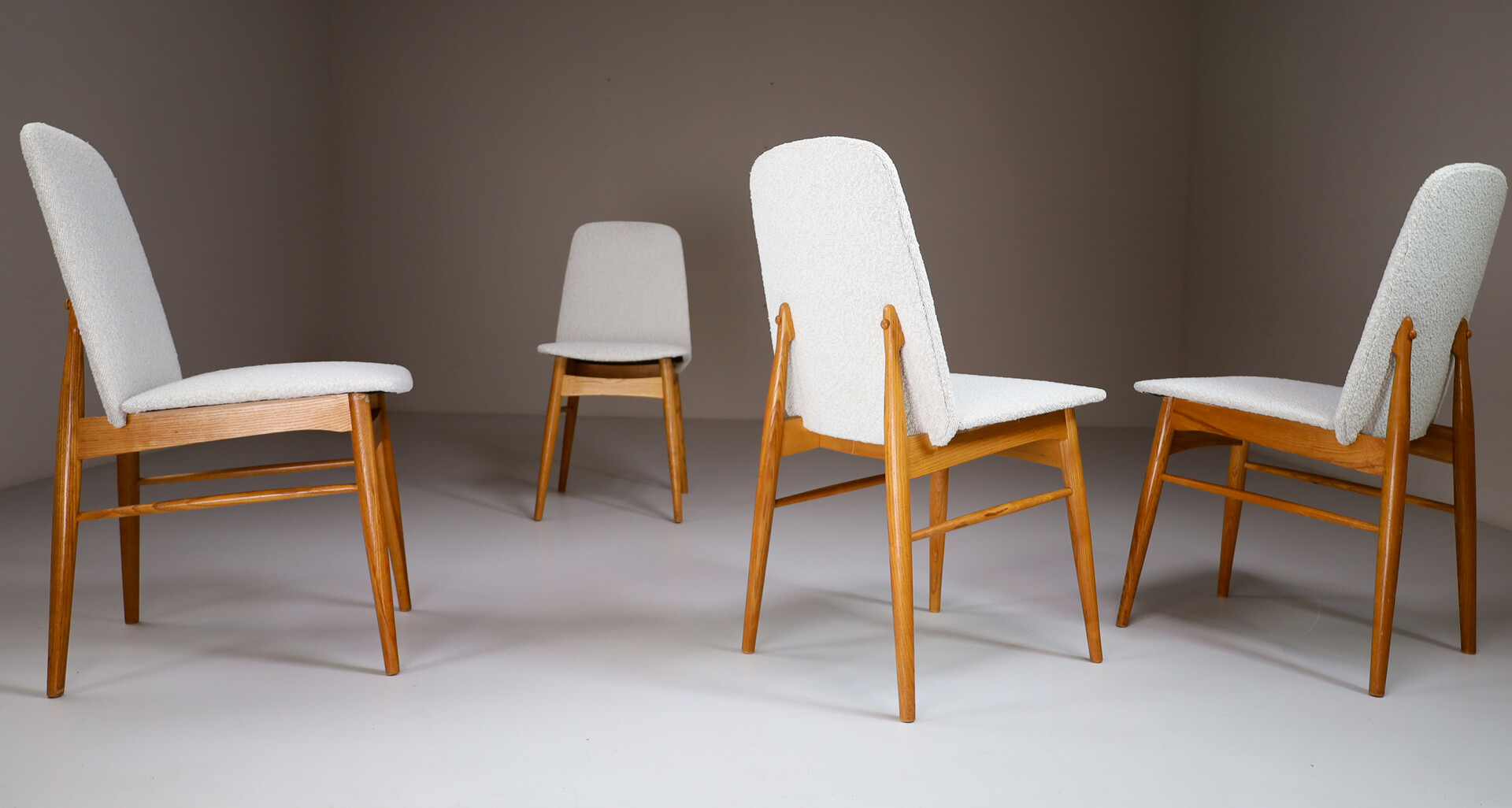 Mid century modern Sculptural French side Chairs / Dining chairs in oak circa 1950s Paris France Mid-20th century