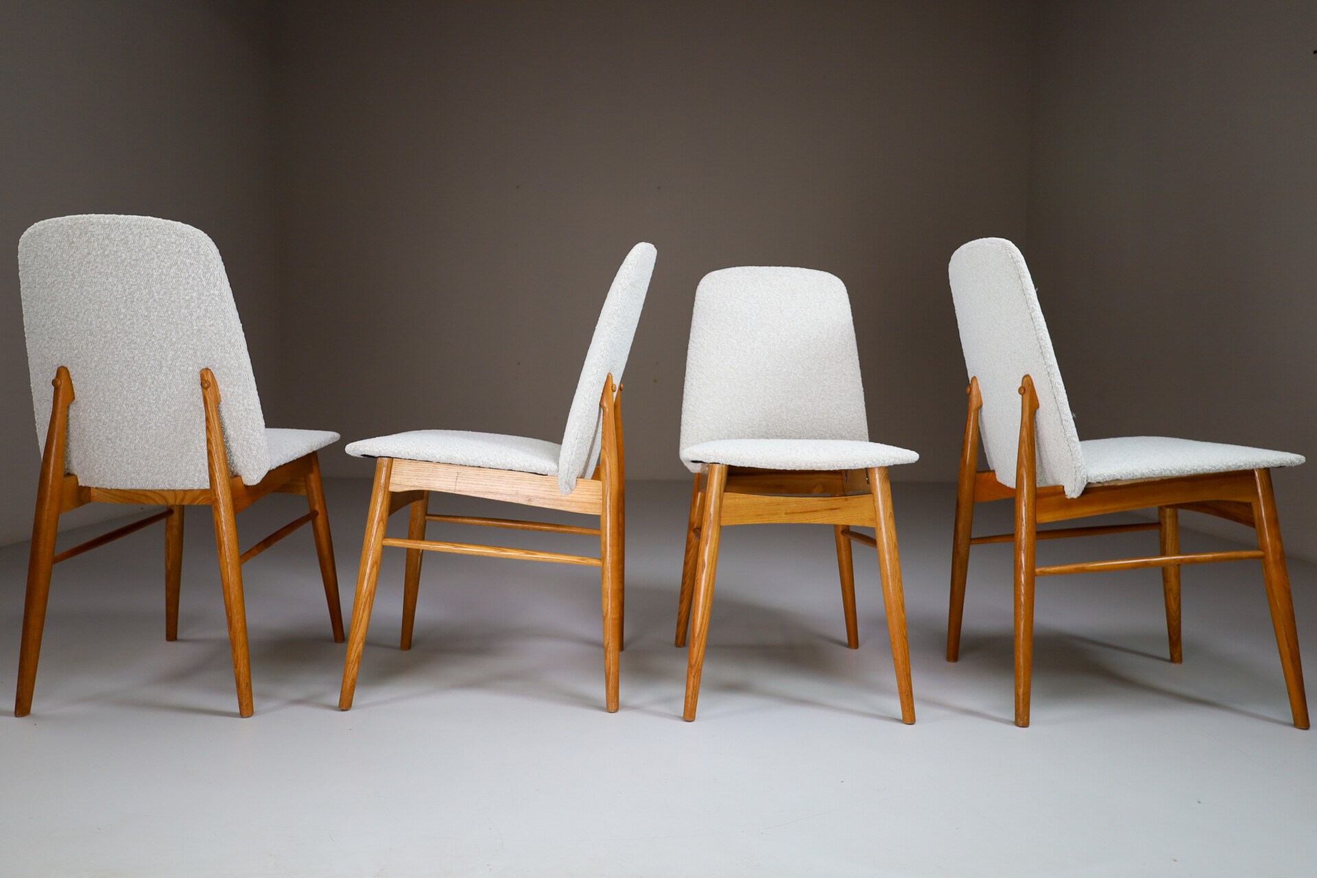 Mid century modern Sculptural French side Chairs / Dining chairs in oak circa 1950s Paris France Mid-20th century