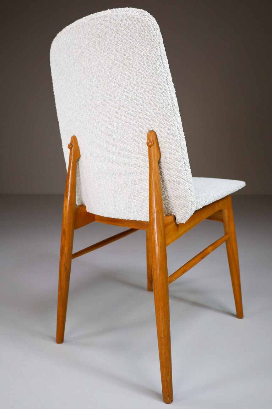 Mid century modern Sculptural French side Chairs / Dining chairs in oak circa 1950s Paris France Mid-20th century