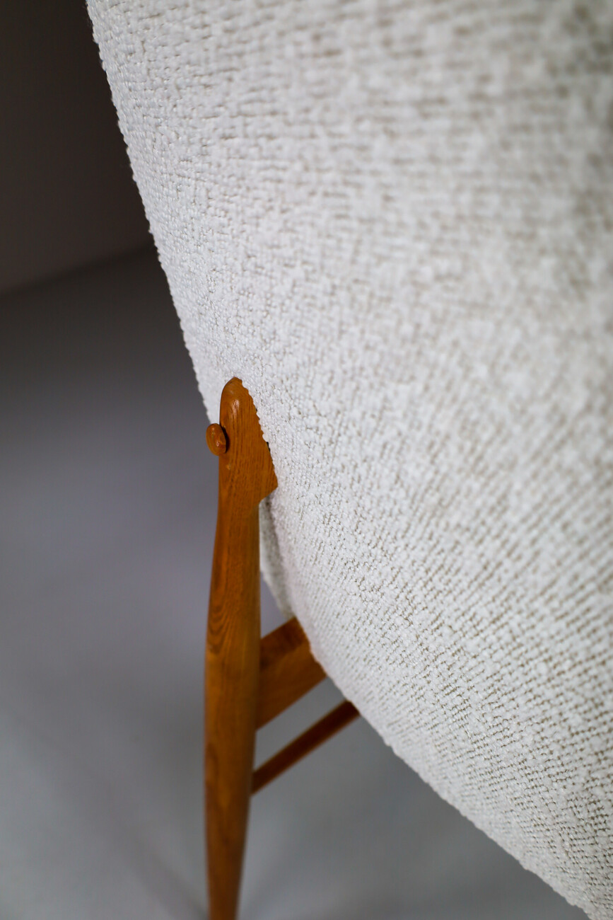 Mid century modern Sculptural French side Chairs / Dining chairs in oak circa 1950s Paris France Mid-20th century