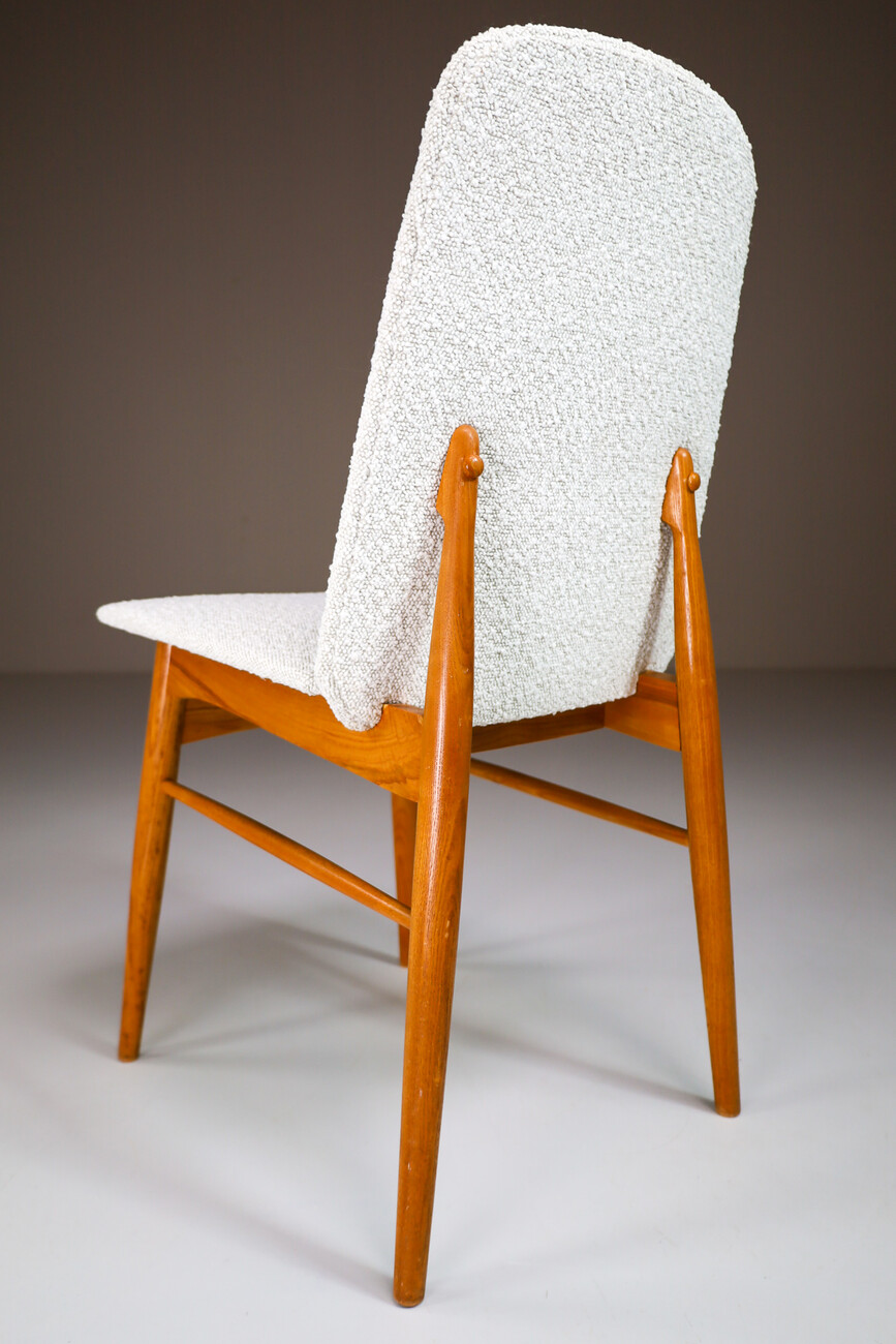 Mid century modern Sculptural French side Chairs / Dining chairs in oak circa 1950s Paris France Mid-20th century