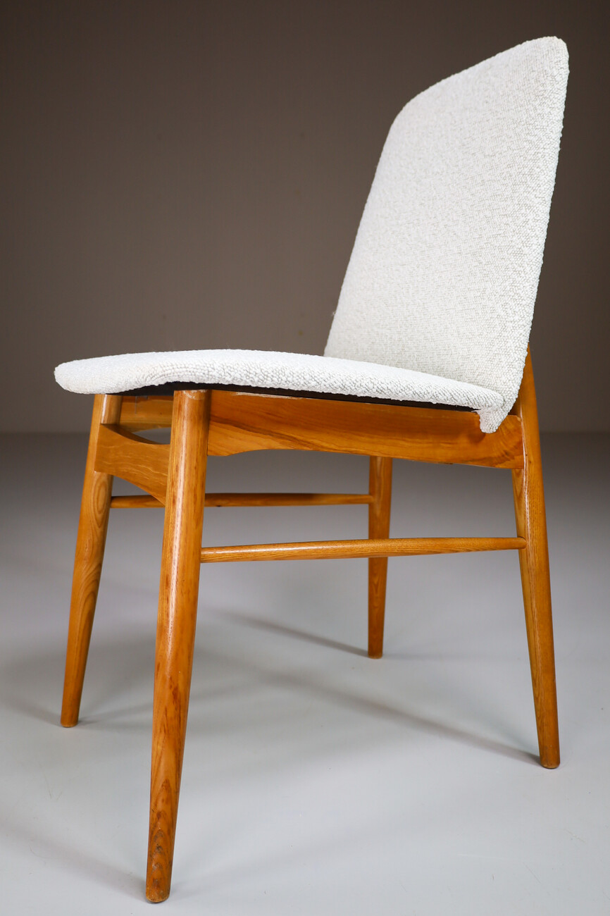 Mid century modern Sculptural French side Chairs / Dining chairs in oak circa 1950s Paris France Mid-20th century
