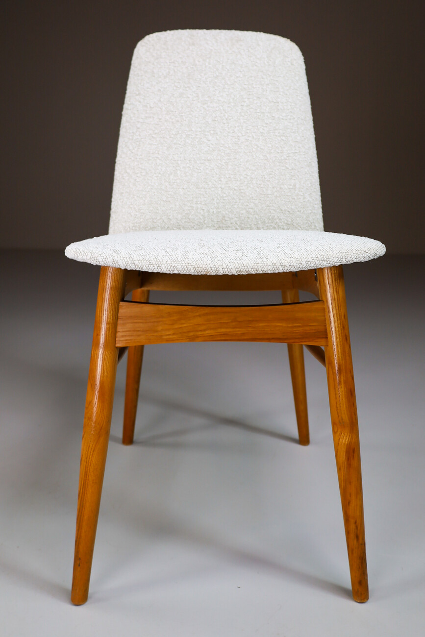 Mid century modern Sculptural French side Chairs / Dining chairs in oak circa 1950s Paris France Mid-20th century