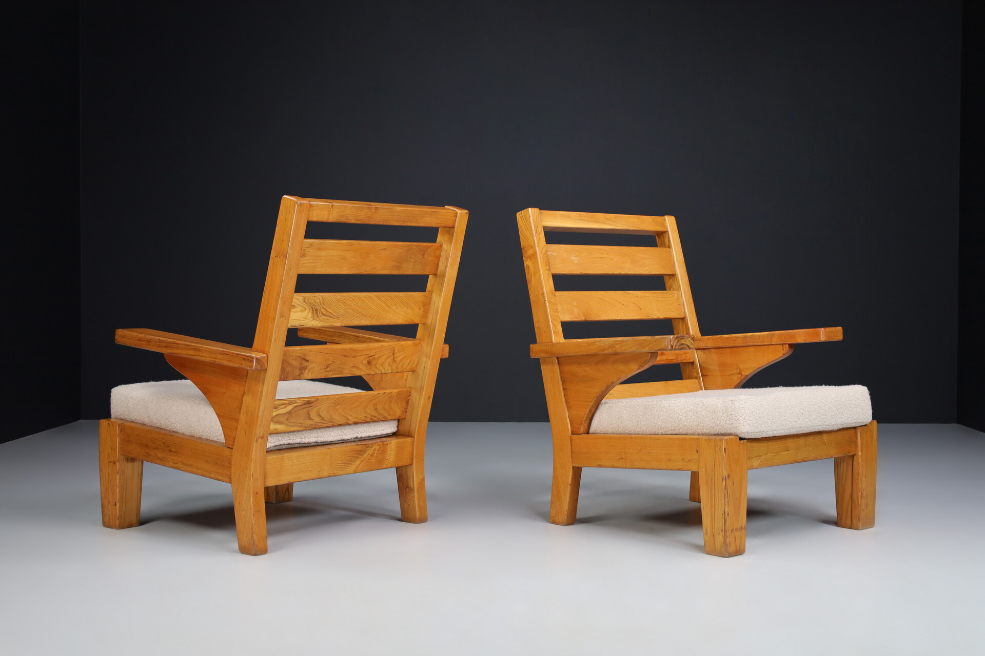 Mid century modern Sculptural lounge Chairs / Arm chairs in oak , Spain 1950s Mid-20th century