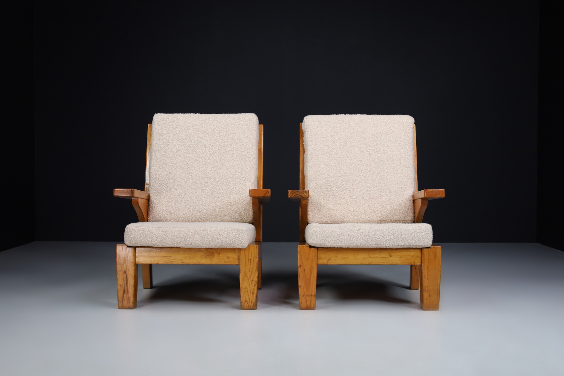 Mid century modern Sculptural lounge Chairs / Arm chairs in oak , Spain 1950s Mid-20th century