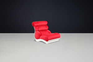 Mid century modern Sculptural Wave Lounge Chair in Original Red Velour with White Molded Base, 1970 Mid-20th century