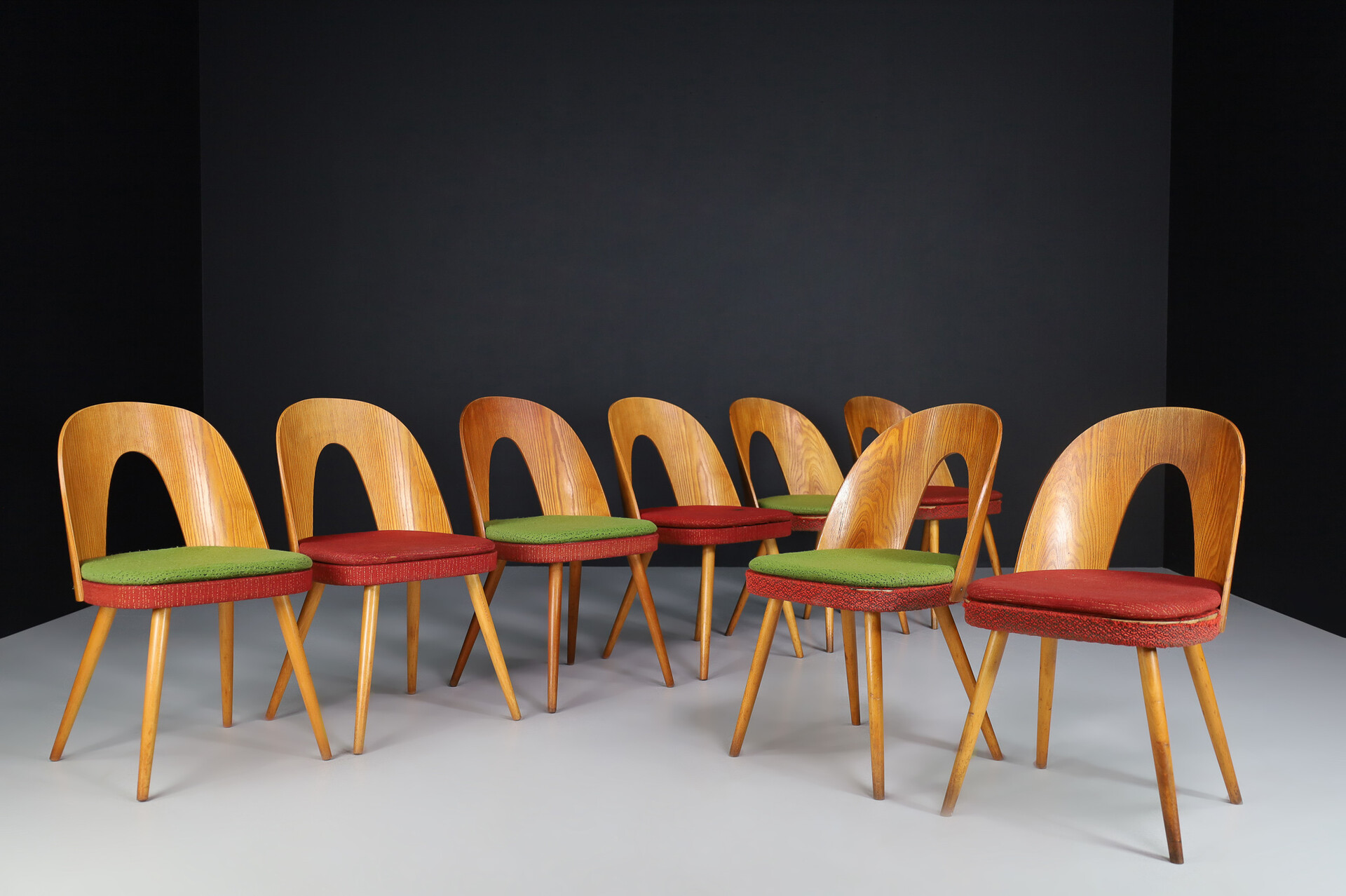 Mid century modern Set of 8 Dining Chairs Designed by Antonin Suman, Czech Republic 1960s Mid-20th century