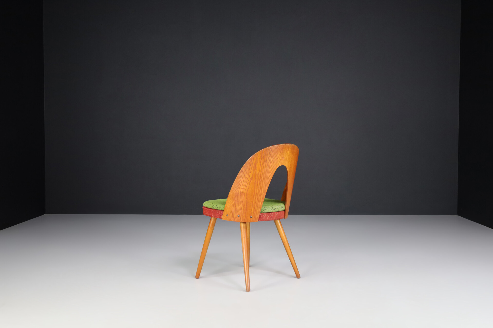 Mid century modern Set of 8 Dining Chairs Designed by Antonin Suman, Czech Republic 1960s Mid-20th century