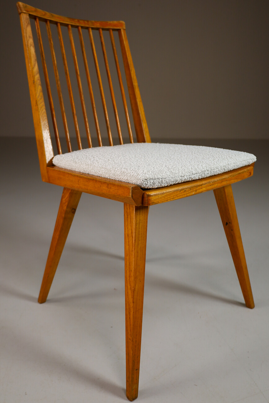 Mid century modern Set/4 Dining chairs in Elm and new boucle fabric, France 1950s Mid-20th century