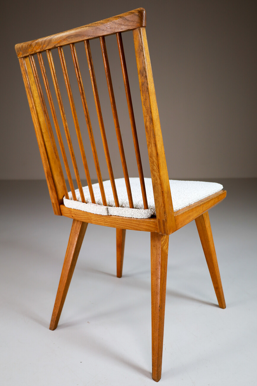 Mid century modern Set/4 Dining chairs in Elm and new boucle fabric, France 1950s Mid-20th century