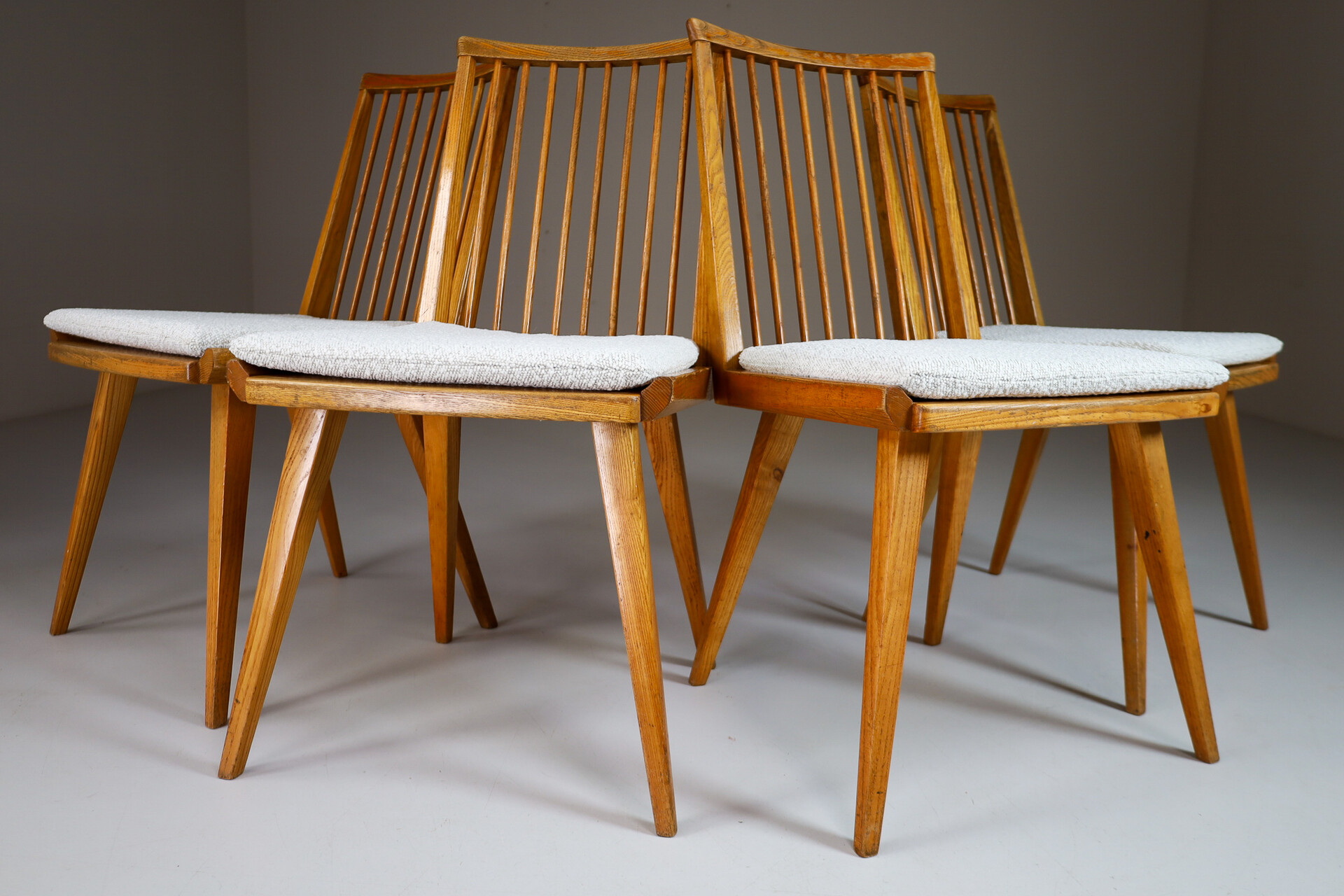 Mid century modern Set/4 Dining chairs in Elm and new boucle fabric, France 1950s Mid-20th century