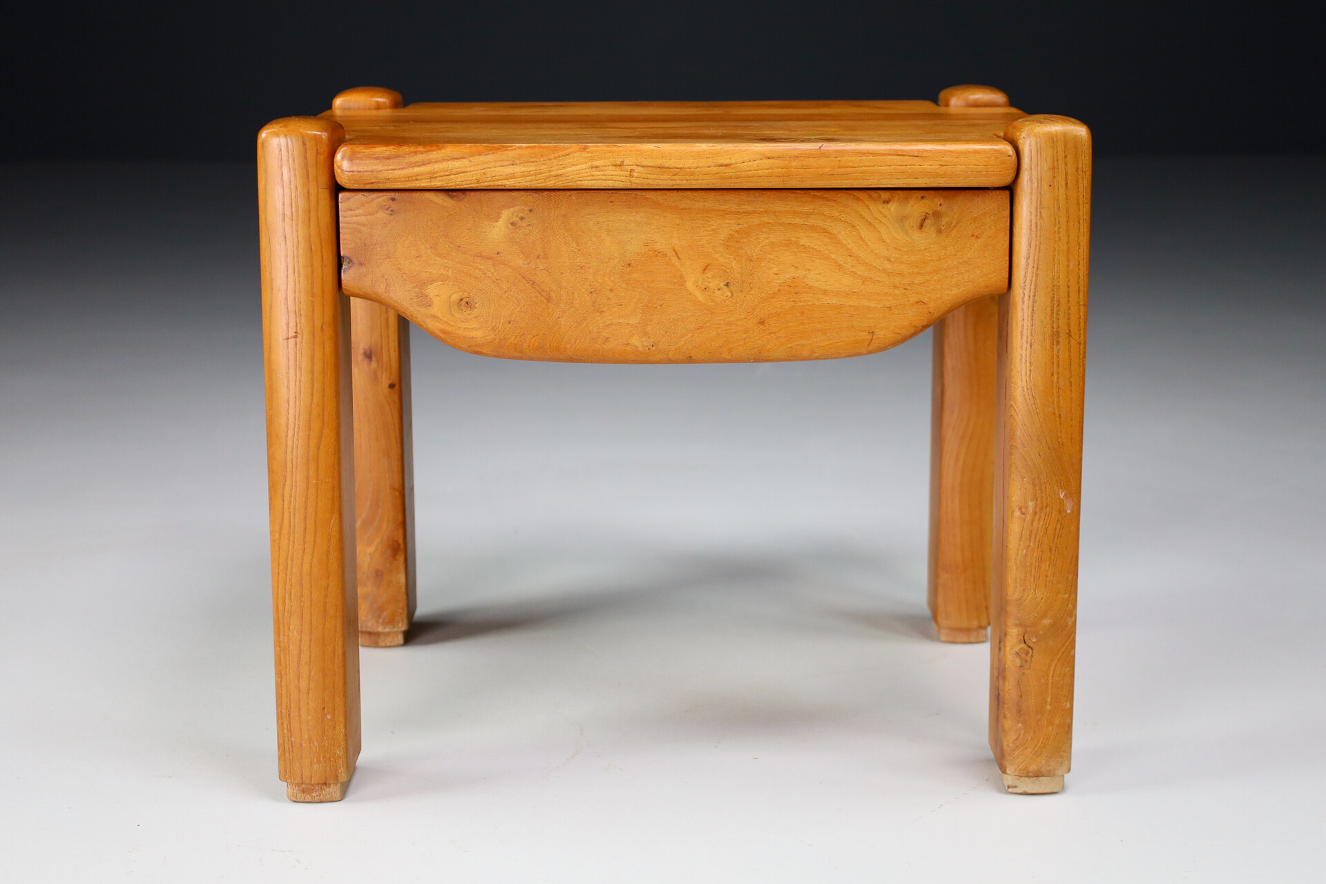 Mid century modern Side table in elm wood in the style of pierre chapo , France 1970s Late-20th century