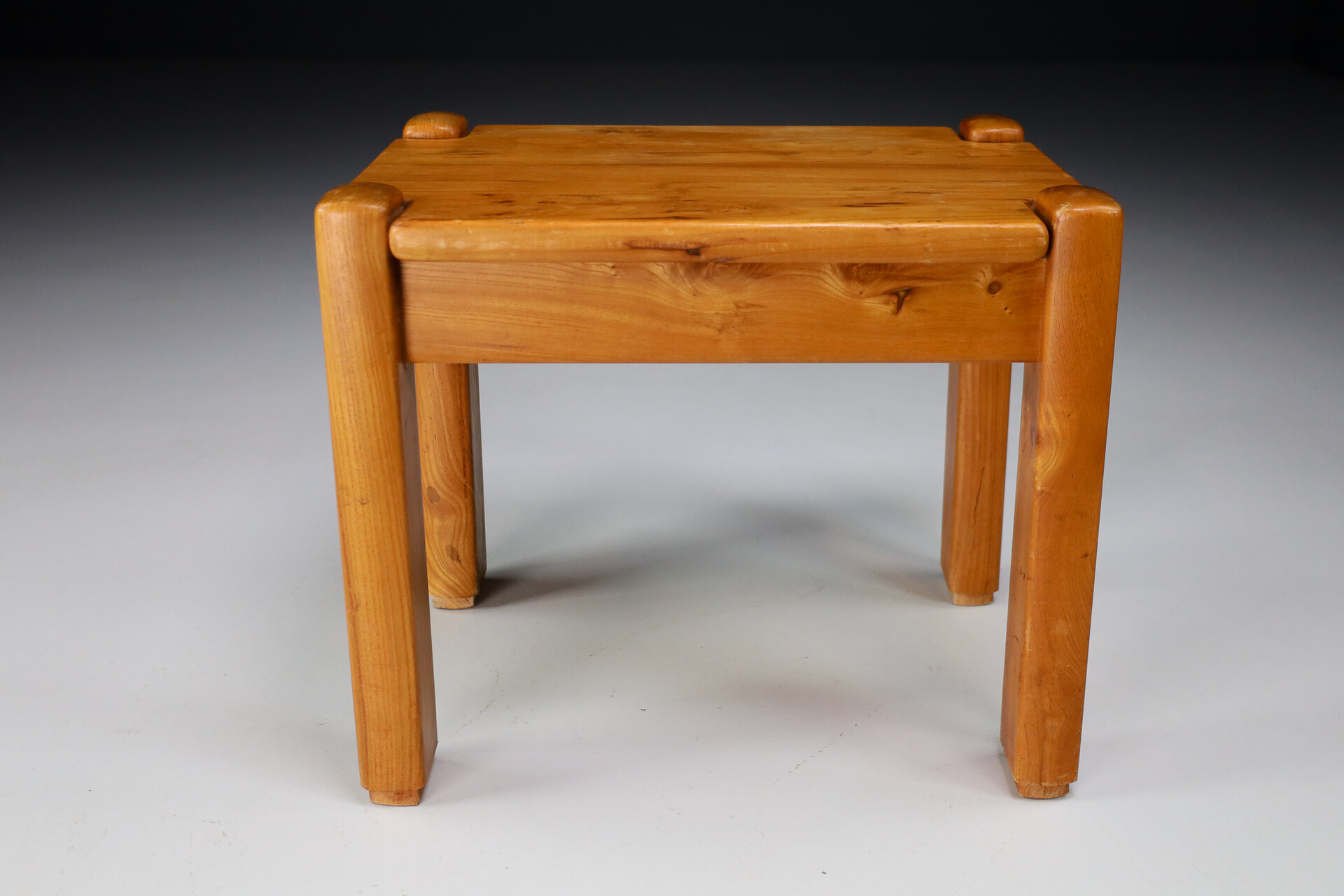 Mid century modern Side table in elm wood in the style of pierre chapo , France 1970s Late-20th century