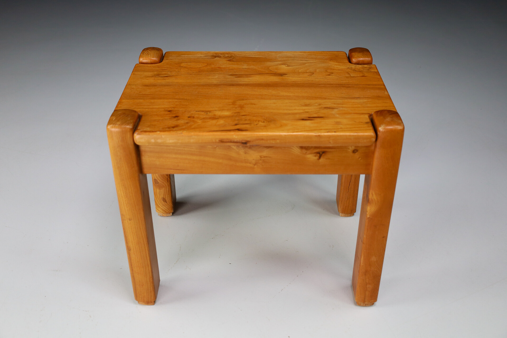 Mid century modern Side table in elm wood in the style of pierre chapo , France 1970s Late-20th century