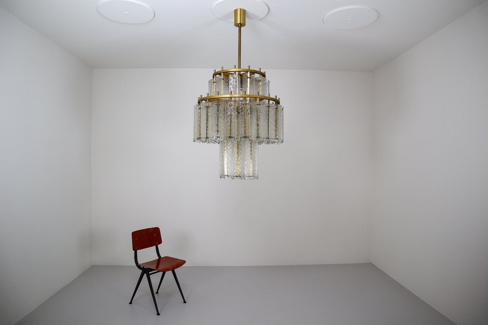 Mid century modern Six XL Large Midcentury Chandeliers in Brass and Structured Ice Glass, Austria Mid-20th century
