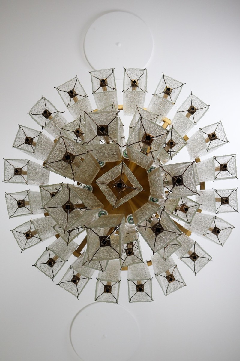Mid century modern Six XL Large Midcentury Chandeliers in Brass and Structured Ice Glass, Austria Mid-20th century