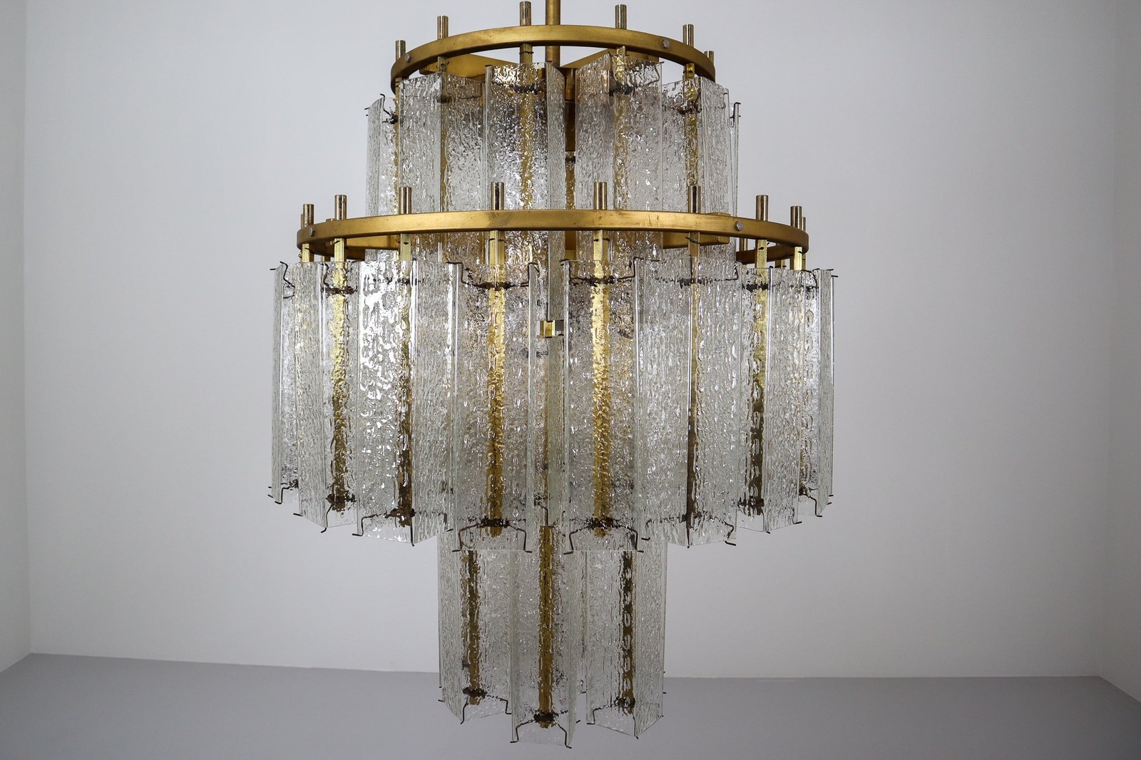 Mid century modern Six XL Large Midcentury Chandeliers in Brass and Structured Ice Glass, Austria Mid-20th century