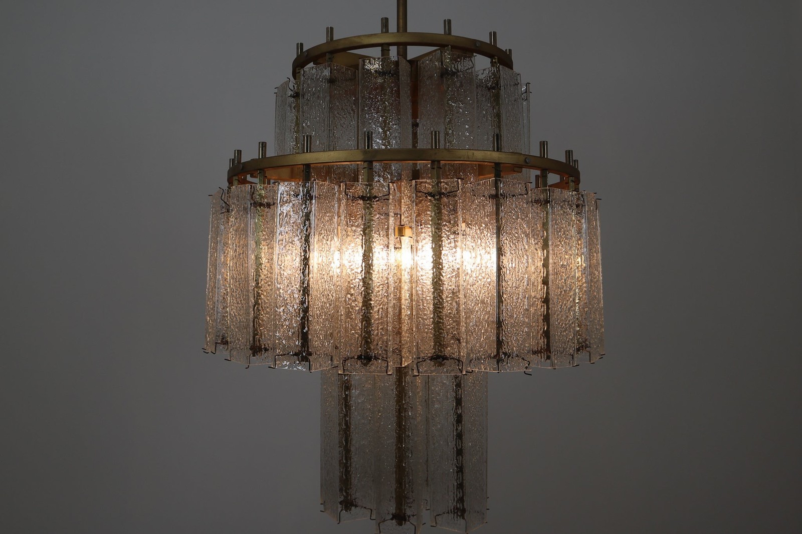 Mid century modern Six XL Large Midcentury Chandeliers in Brass and Structured Ice Glass, Austria Mid-20th century