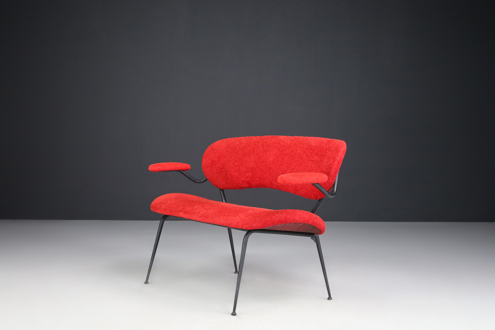 Mid century modern Sofa / bench by Gastone Rinaldi with original red teddy fabric , Italy 1960s Mid-20th century