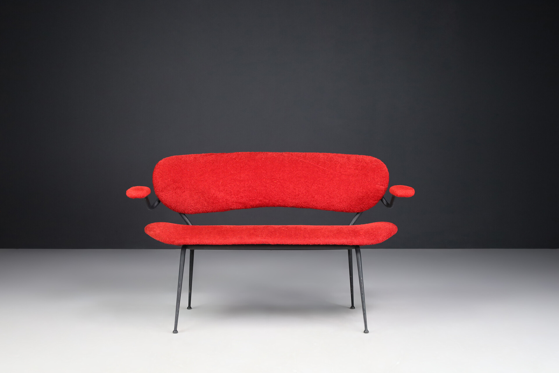 Mid century modern Sofa / bench by Gastone Rinaldi with original red teddy fabric , Italy 1960s Mid-20th century