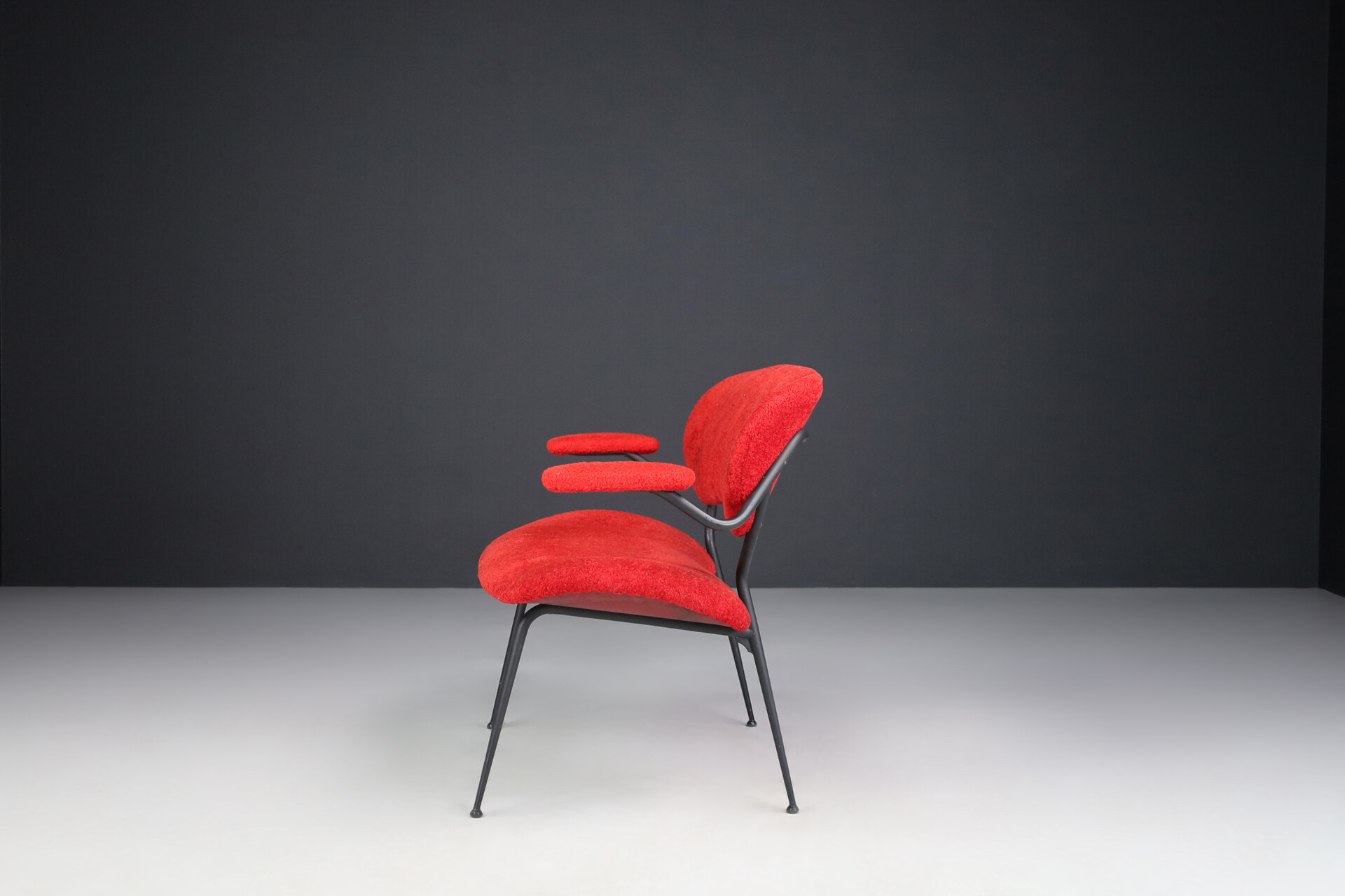 Mid century modern Sofa / bench by Gastone Rinaldi with original red teddy fabric , Italy 1960s Mid-20th century