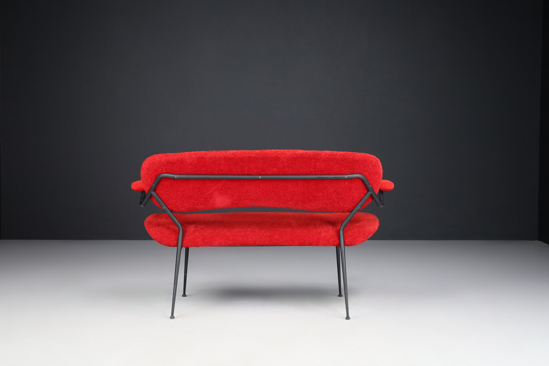 Mid century modern Sofa / bench by Gastone Rinaldi with original red teddy fabric , Italy 1960s Mid-20th century