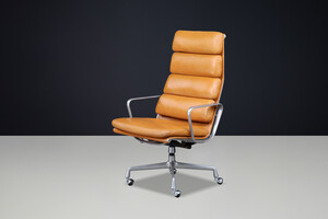 Mid century modern Soft Pad Executive Chair for Herman Miller in Cognac Leather and Aluminum, USA 1970s Late-20th century