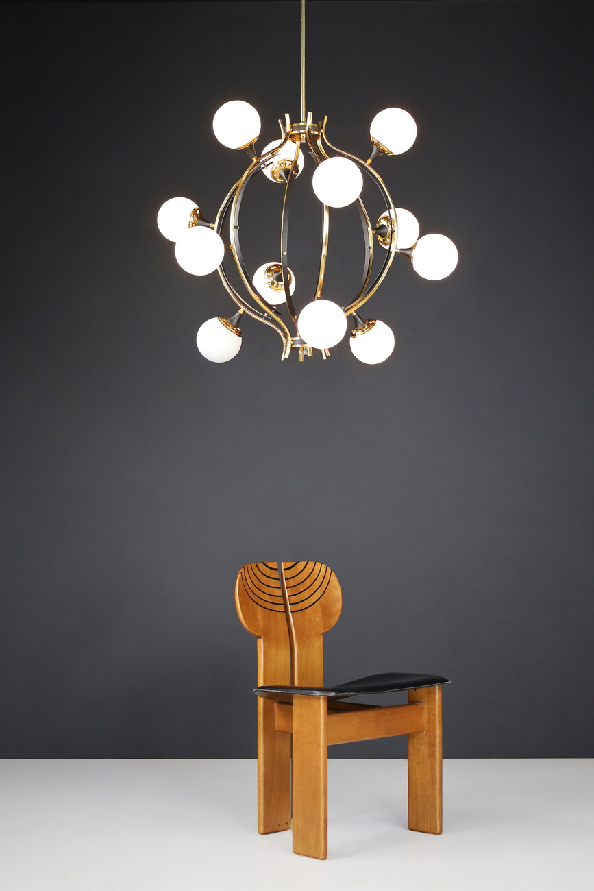 Mid century modern Stilnovo Chandelier in Brass and 12 opaline globes, Italy 1950s Mid-20th century