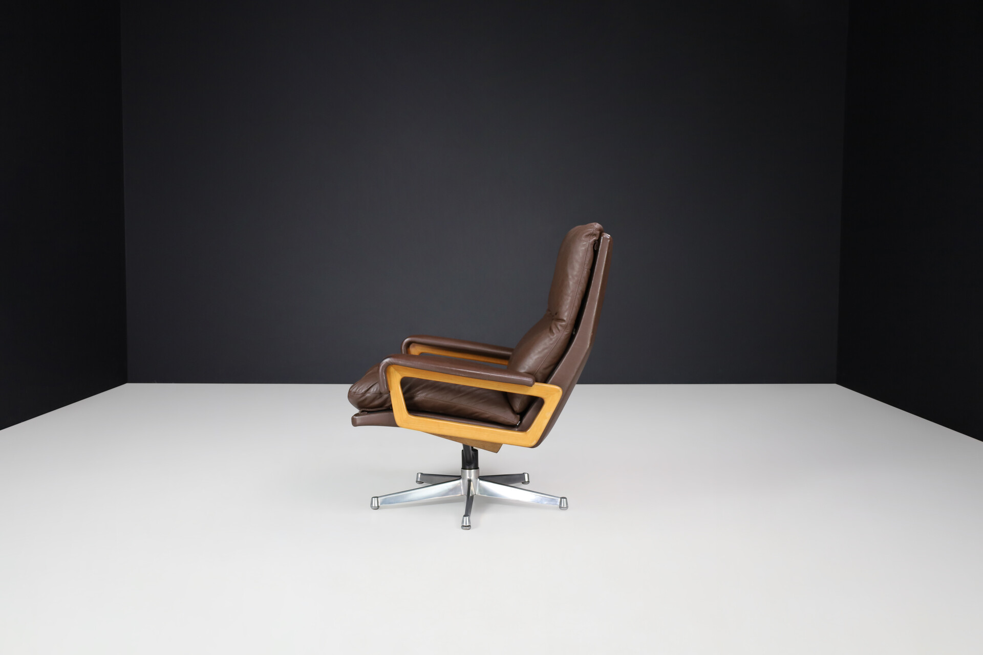 Mid century modern Strassle 