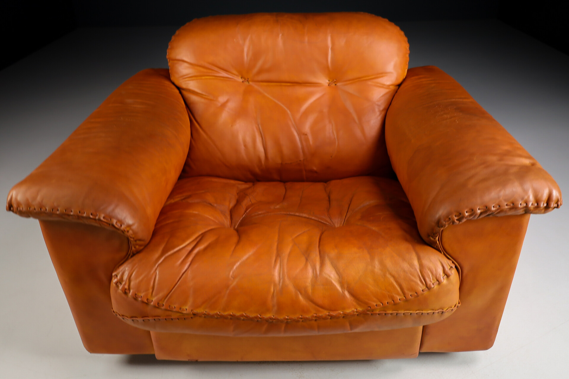 Mid century modern Strong  Patinated Leather Lounge Chair De Sede DS 101 Switzerland 1960s Mid-20th century