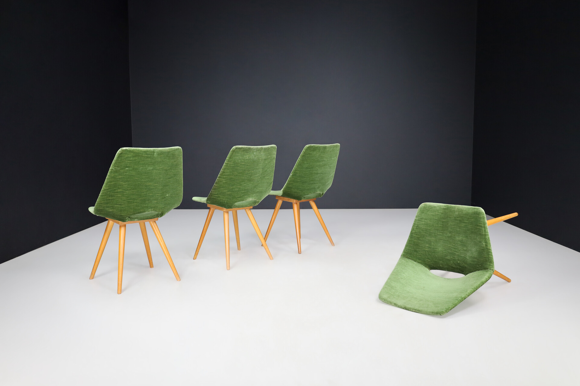 Mid century modern Thonet Dining room chairs in green velvet, Austria 1950s Mid-20th century