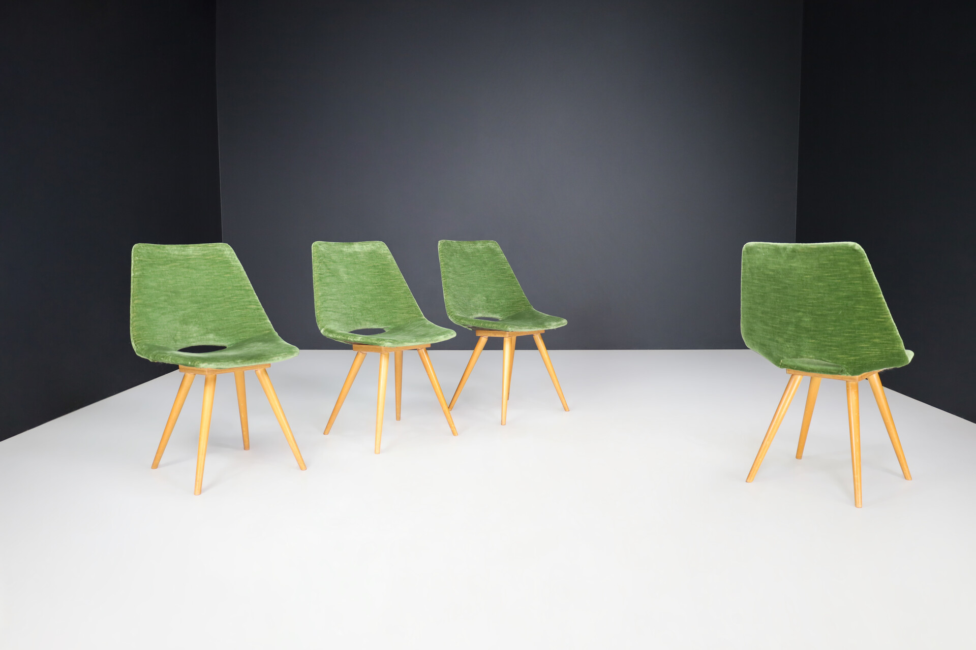 Mid century modern Thonet Dining room chairs in green velvet, Austria 1950s Mid-20th century