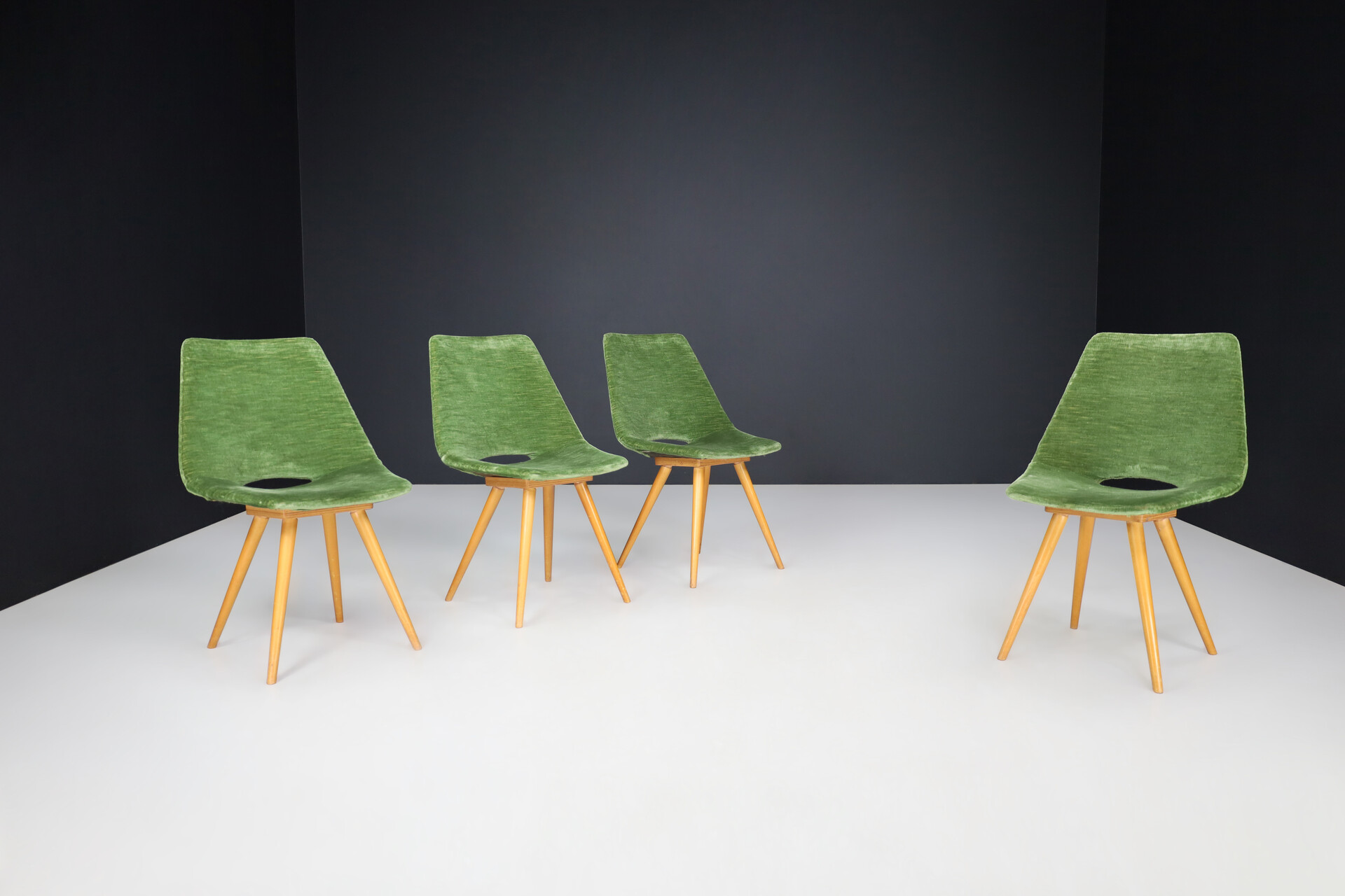 Mid century modern Thonet Dining room chairs in green velvet, Austria 1950s Mid-20th century