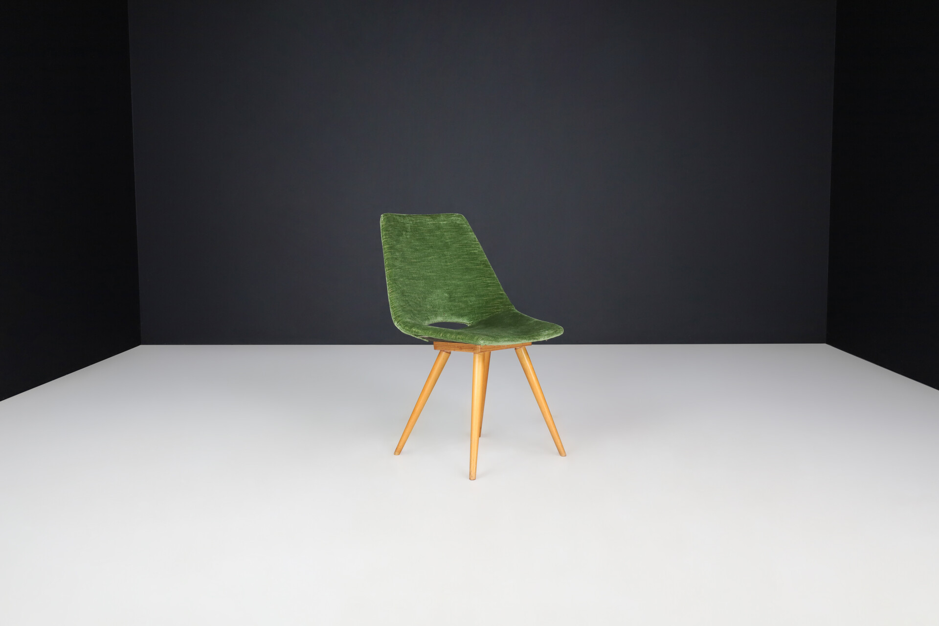 Mid century modern Thonet Dining room chairs in green velvet, Austria 1950s Mid-20th century