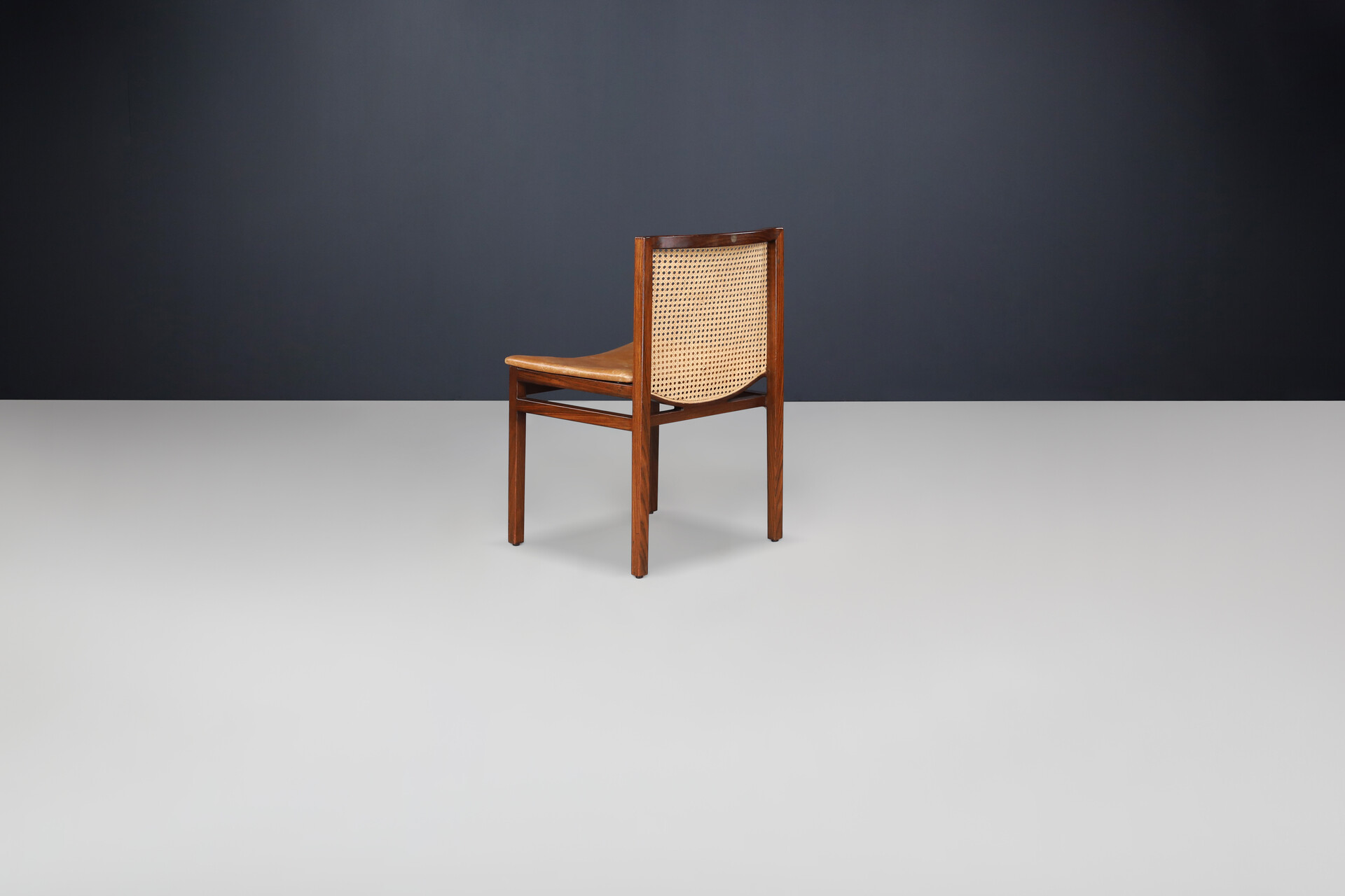 Mid century modern Tito Agnoli Dining room chairs in patinated leather and hardwood, Italy 1960s Mid-20th century