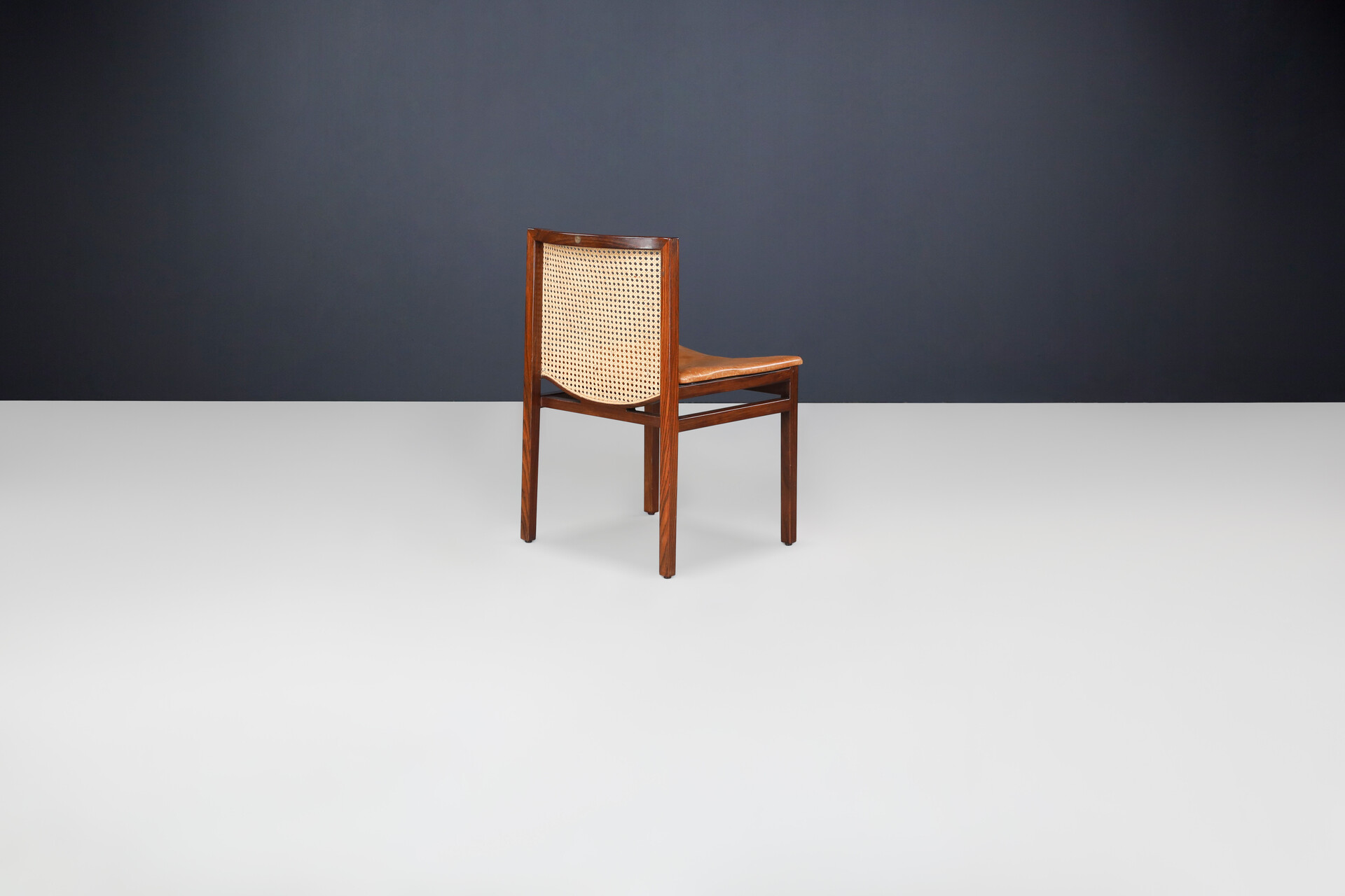 Mid century modern Tito Agnoli Dining room chairs in patinated leather and hardwood, Italy 1960s Mid-20th century