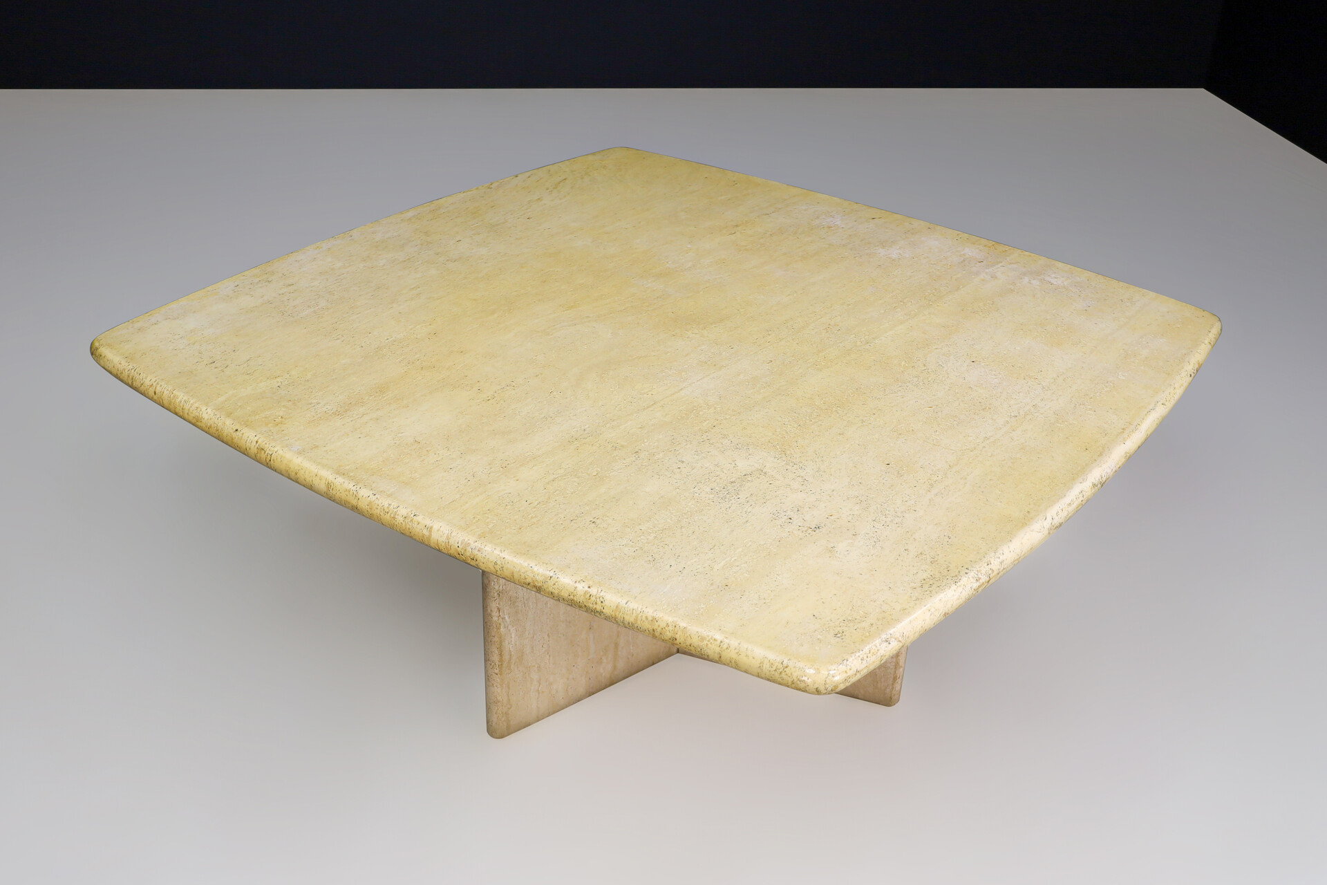 Mid century modern Travertin Coffee or living room Table, Italy 1970s 21 th century