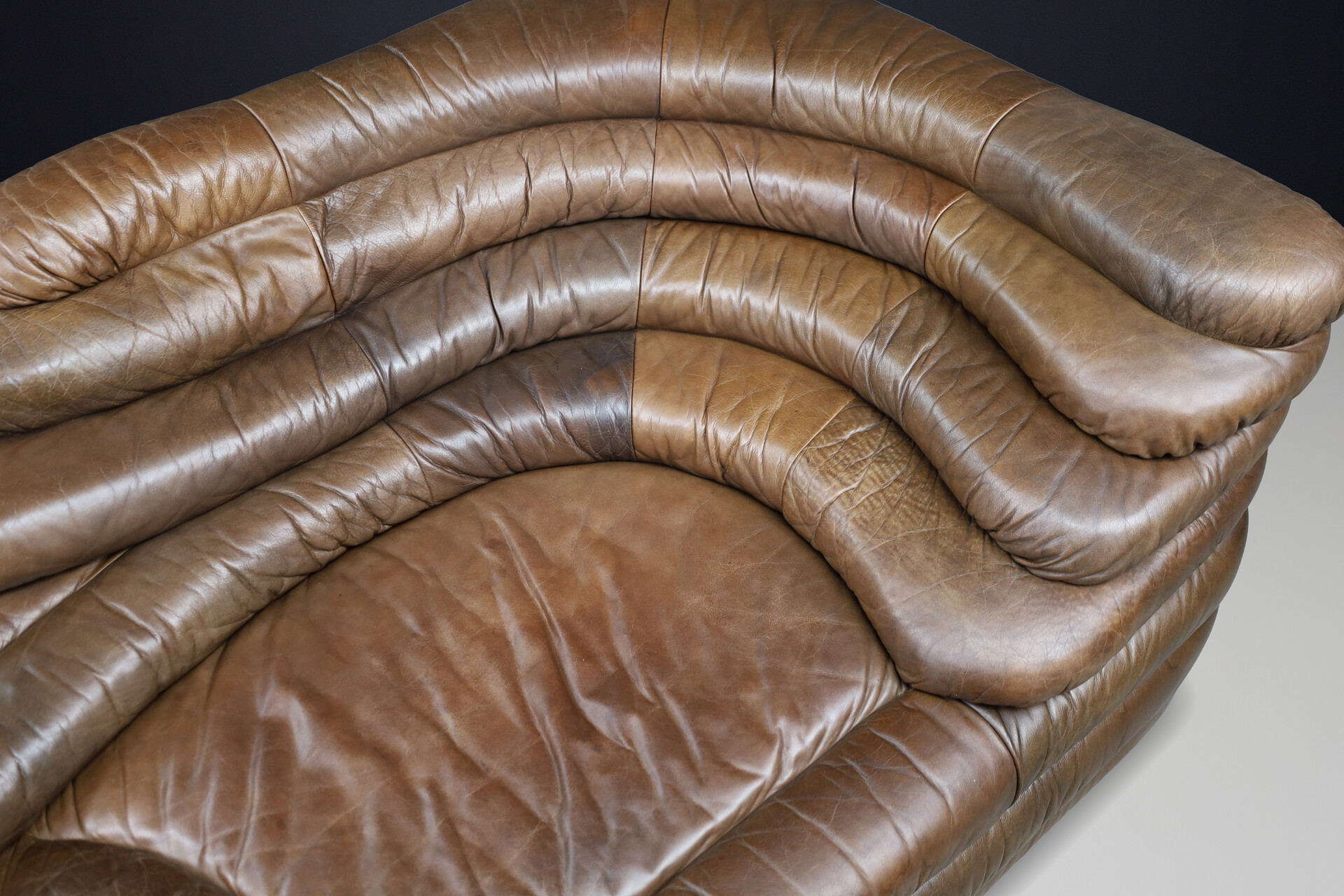 Mid century modern Ubald Klug for De Sede — DS-1025 “Terrazza” Sofa in Patinated Leather, 1970s Late-20th century