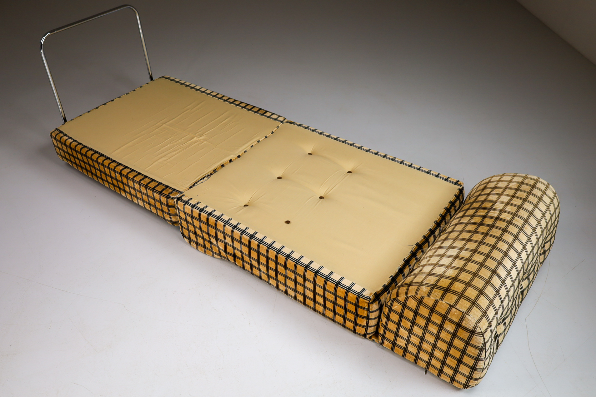 Mid century modern / Vintage Lounge chair / bed ,Italy 1960s Mid-20th century